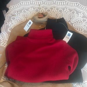 3 Women’s Medium tan, black and red GAP turtleneck